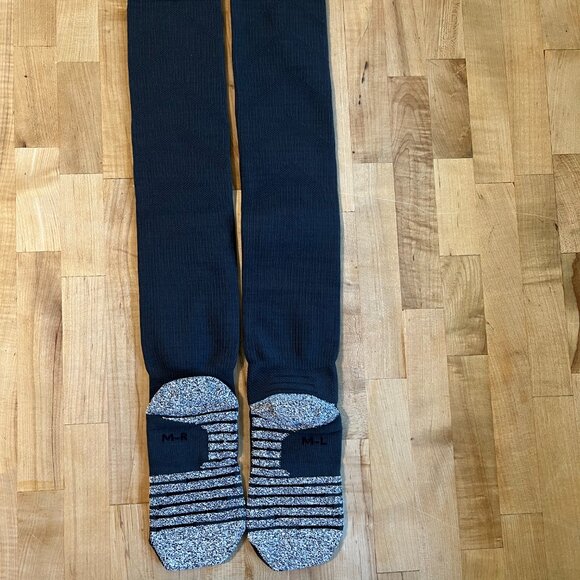 New Men's Medium 8-9.5 Nike Grip Football Long Over the calf Dri Fit Socks - Picture 2 of 2
